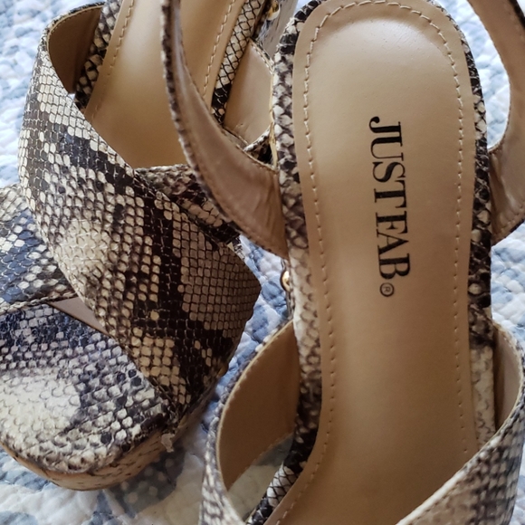 NWOT Snakeskin Wedge Heels - Picture 5 of 6